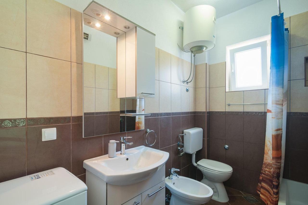 פודגורה Apartman Neven מראה חיצוני תמונה